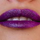 AVON Powerstay Flüssige Lippenfarbe High Voltage Spark - Purple Strike